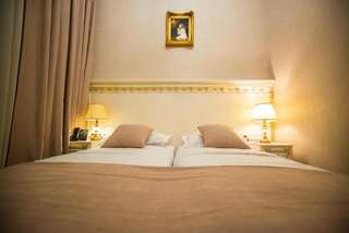 Отель Royal Hotel Тбилиси Двухместный номер с 2 отдельными кроватями-1
