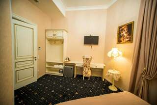 Отель Royal Hotel Тбилиси Двухместный номер Делюкс с 2 отдельными кроватями-1
