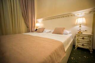 Отель Royal Hotel Тбилиси Стандартный двухместный номер с 2 отдельными кроватями-2